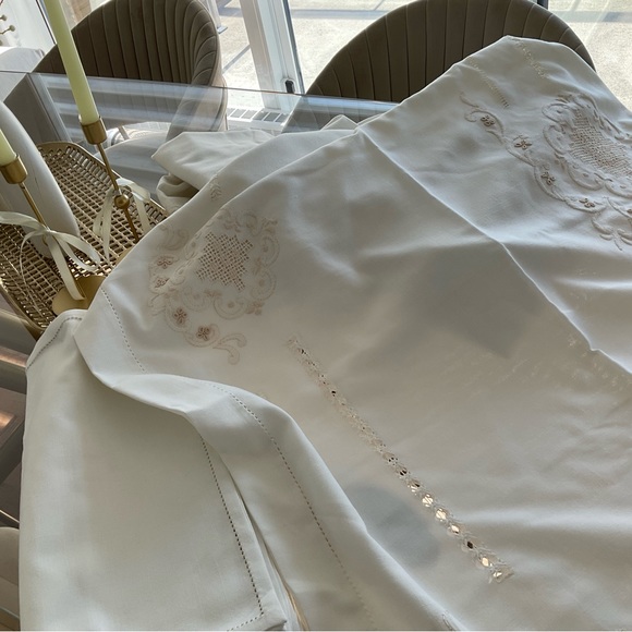 NEW Set of tablecloth and matching napkins - Picture 6 of 9